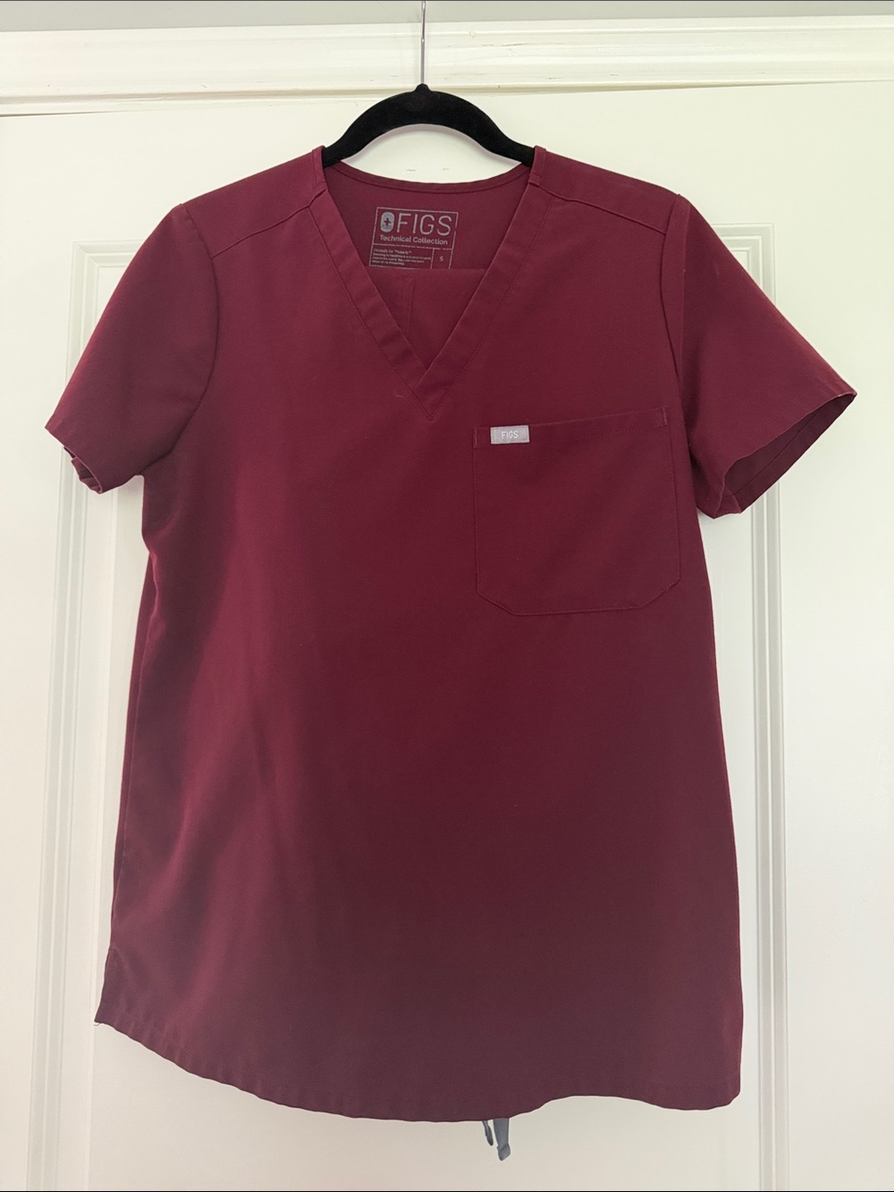 FIGS Set V-Neck Scrub Top S and Yola Skinny pant M in Wine